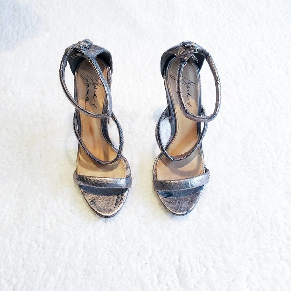 Badgley Mischka Silver Embossed Heeled Sandal sz6 - Picture 3 of 6